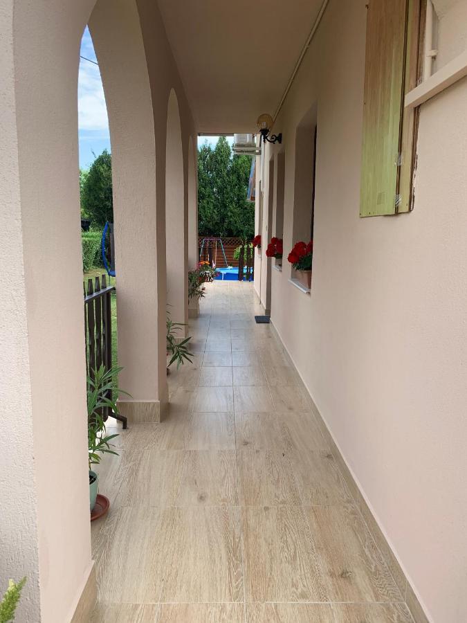 בלטונללה Nagcsalados Rozsa Apartman מראה חיצוני תמונה