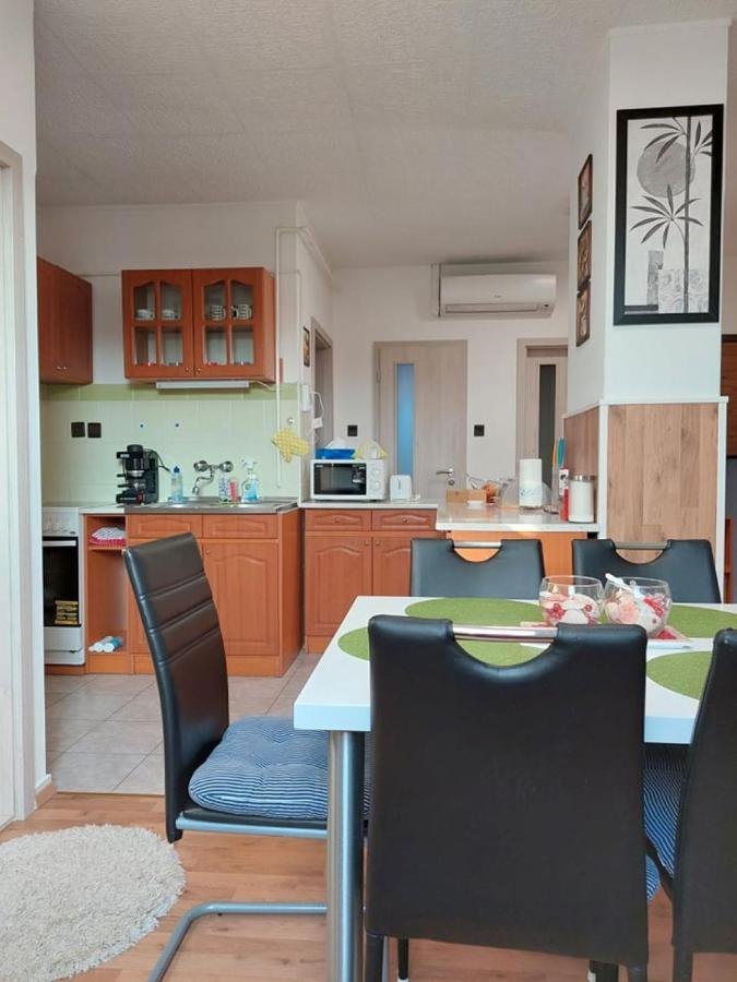 בלטונללה Nagcsalados Rozsa Apartman מראה חיצוני תמונה